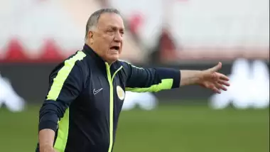 Advocaat'tan flaş hareket! Final öncesi takımı bıraktı, ülkesine döndü