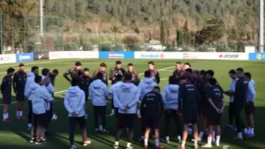 2 futbolcu kadrodan çıkarıldı: Galatasaraylı yıldız Milli Takım'a çağrıldı!