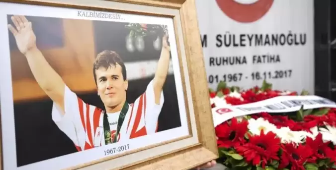 Naim Süleymanoğlu, vefatının 8. yılında kabri başında anıldı