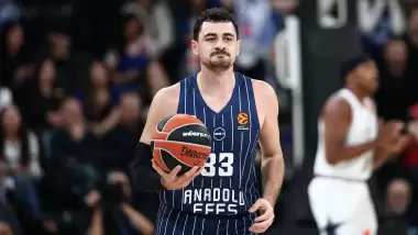 Anadolu Efes'te bir oyuncu daha sakatlandı: 3 hafta yok!