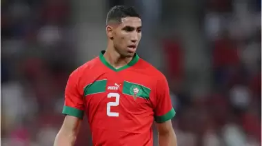 Afrika'da Yılın Futbolcusu ödülüne aday gösterilmişti! Yıldız futbolcu törene tekerlekli değnekle katıldı