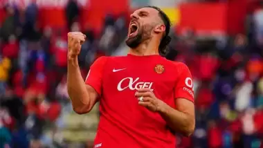 Fenerbahçe'nin eski golcüsü İspanya'da taraftarın sevgilisi oldu!