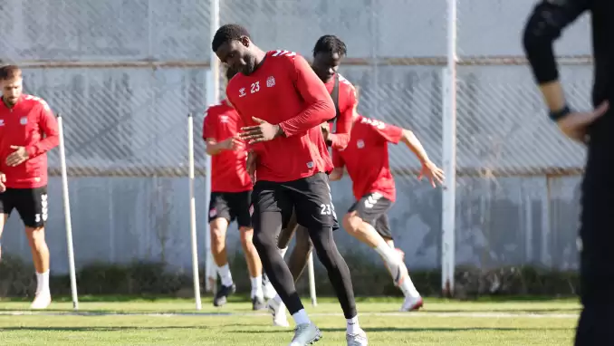 Sivasspor, duran top çalıştı