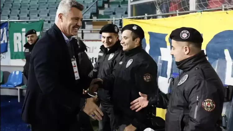 Rizespor -Fenerbahçe maçı sonrası alkış Sadettin Saran'a! Geceye damga vuran kare