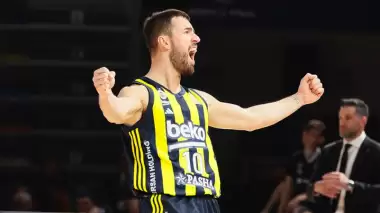 Fenerbahçe'de kaptan Melih Mahmutoğlu tarihi barajı aştı!