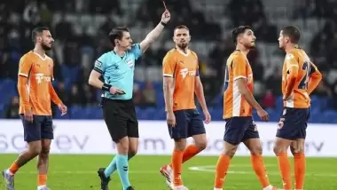 Başakşehirli futbolculardan hakeme patlama!