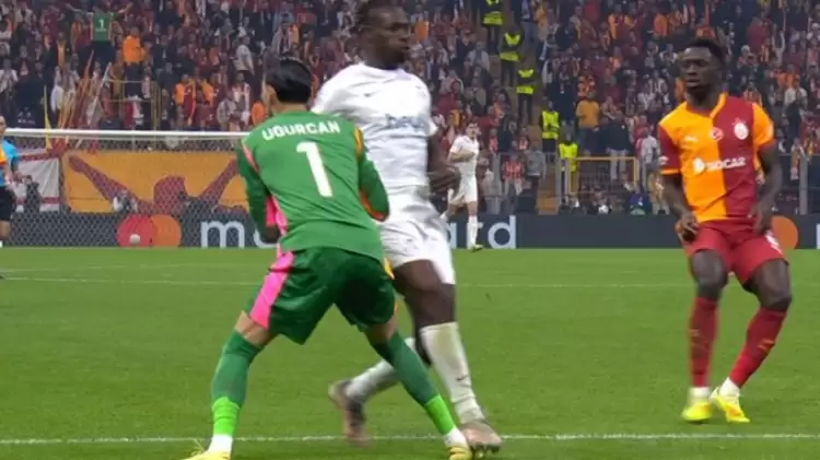 Promise David, Uğurcan Çakır'a yaptığı faul hakkında konuştu! ''Hakem...''