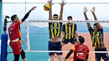 Galatasaray nefesleri kesen derbide Fenerbahçe'yi mağlup etti