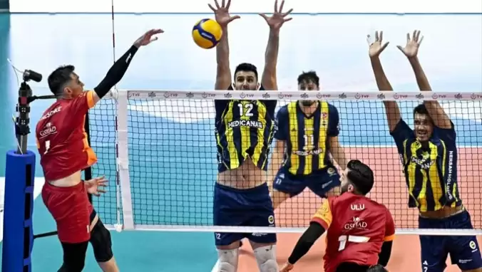 Galatasaray nefesleri kesen derbide Fenerbahçe'yi mağlup etti