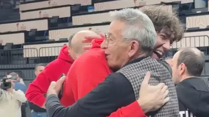 12 Dev Adam'a efsane ziyaret!