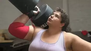 Dünyanın en güçlü kadını erkek çıktı!