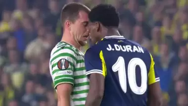 Jhon Duran kırmızı kart gördü: Kritik maçta cezalı!