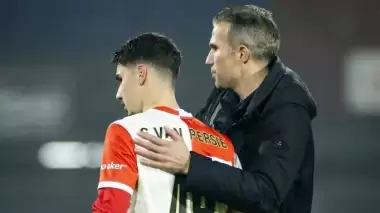 Robin van Persie’den oğlunu oyuna alma eleştirilerine net yanıt