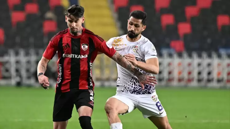 Eyüpspor - Gaziantep FK maçında sıradışı son! Kaleci kavgayı ayırmak isterken gol yedi..