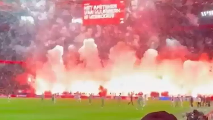 Ajax taraftarı adeta stadı yaktı, hakem maçı erteledi