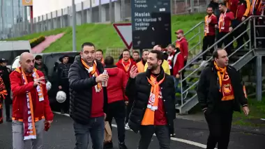 Galatasaray taraftarları derbi için stada geldi