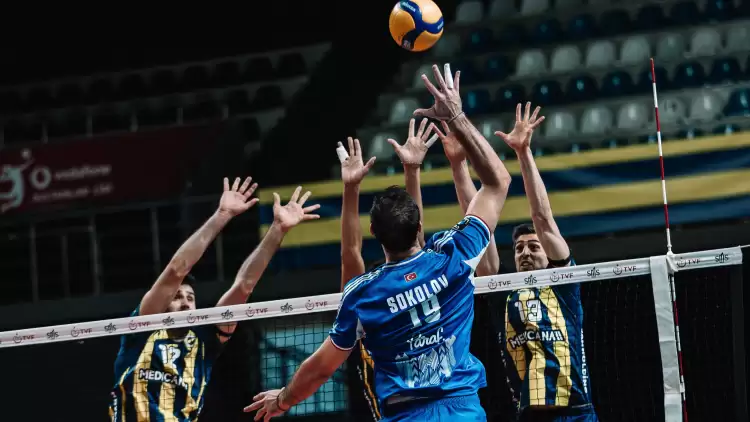 Halkbank, Fenerbahçe'ye set vermedi