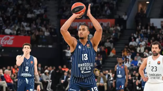 Efes, Real Madrid iyi mücadele etse de sonunu getiremedi!