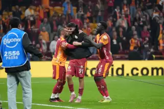 Arda Ünyay önce ıslıklandı sonra üçlü çektirdi!