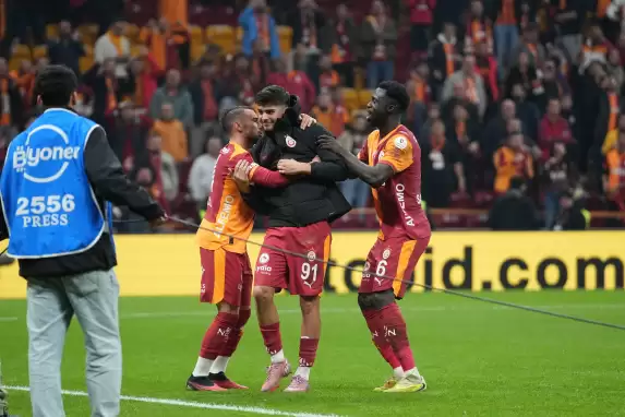 Arda Ünyay önce ıslıklandı sonra üçlü çektirdi!