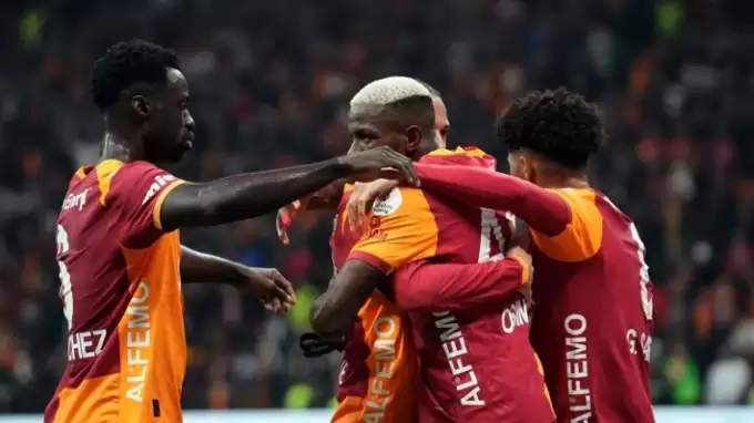Galatasaraylı eski futbolcudan flaş yorum!  "Burada 1 dakika işiniz yok, binin uçağa gidin..."