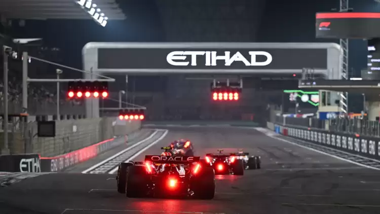 Abu Dabi’de fırtına öncesi son sessizlik! Verstappen pole’ü çaldı, şampiyonluk alev alev!