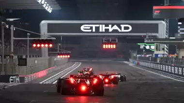 Abu Dabi’de fırtına öncesi son sessizlik! Verstappen pole’ü çaldı, şampiyonluk alev alev!