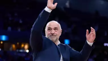 Efes'te ibre şampiyon koça döndü!