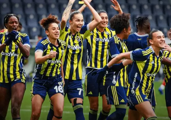 Derbide 3 puan Fenerbahçe'nin: Galatasaray ilk kez kaybetti!