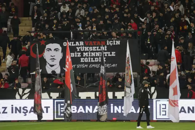 Es-Es taraftarı hava şehidi Emre Mercan'ı unutmadı