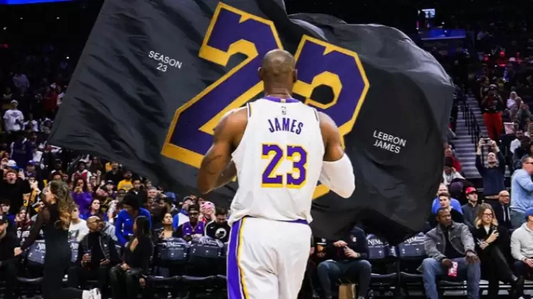 LeBron James yaşlanmayı reddetti: Maçı domine etti!