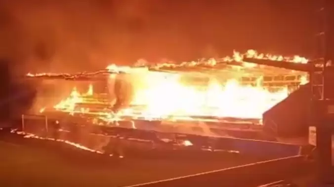 Takım küme düştü, 15 yaşındaki çocukları stadı yaktı!