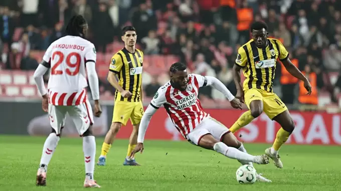 Samsunspor’a AEK darbesi: Konferans Ligi’nde zirve sarsıldı!