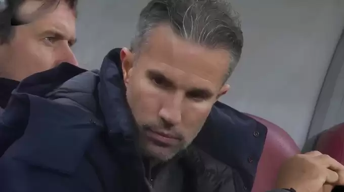Robin van Persie'ye şok! Yedek kulübesinde dona kaldı