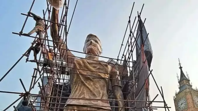 Hindistan’da Messi’nin 21 metrelik dev heykeli ziyarete açıldı