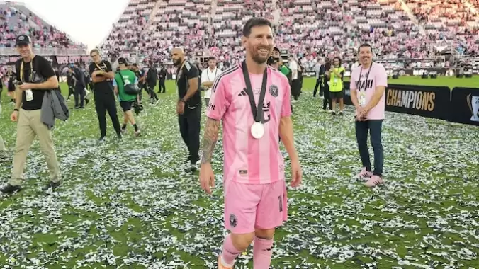 Messi'nin Hindistan'da katıldığı etkinlikte olay! Binlerce kişi sahaya indi, organizatör tutuklandı