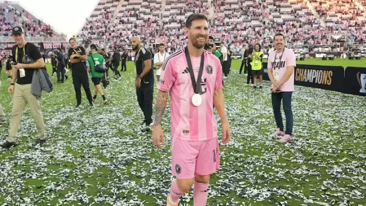 Messi'nin Hindistan'da katıldığı etkinlikte olay! Binlerce kişi sahaya indi, organizatör tutuklandı