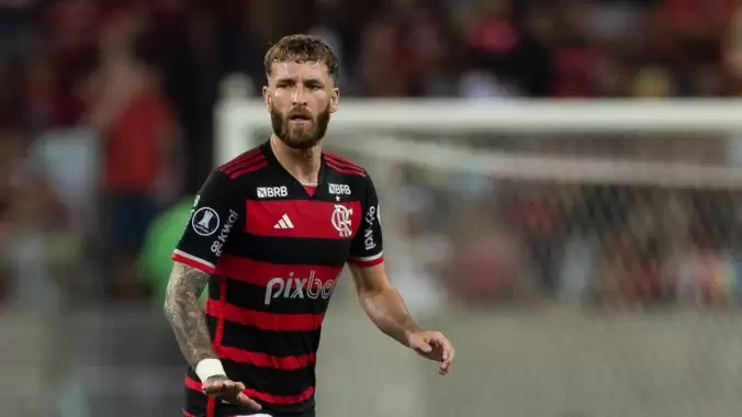 Flaş iddia | Stoper transferinde dev derbi! Ezeli rakipler karşı karşıya...