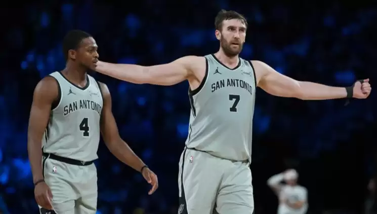 NBA Kupası'nda New York Knicks ve San Antonio Spurs finale kaldı