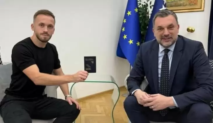 Edin Visca'ya diplomatik pasaport