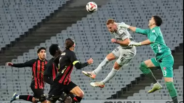 İstanbul'da nefes kesen maç! 90+2’de gelen gol, puanları paylaştırdı