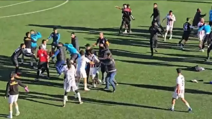 Maç bitti, sahada yumruklar konuştu