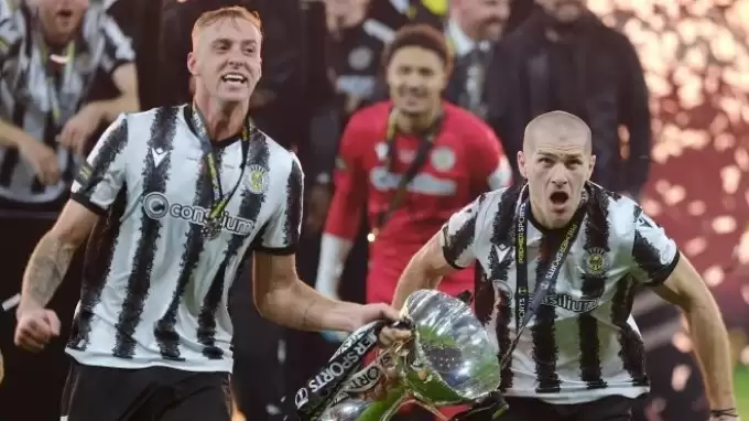 İskoçya Lig Kupası'nın sahibi Celtic'i deviren St. Mirren!
