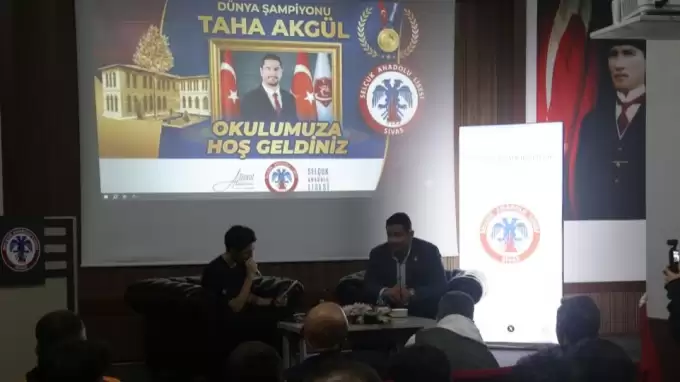 Taha Akgül: "Bize engel olmaya çalışanlar oluyor"
