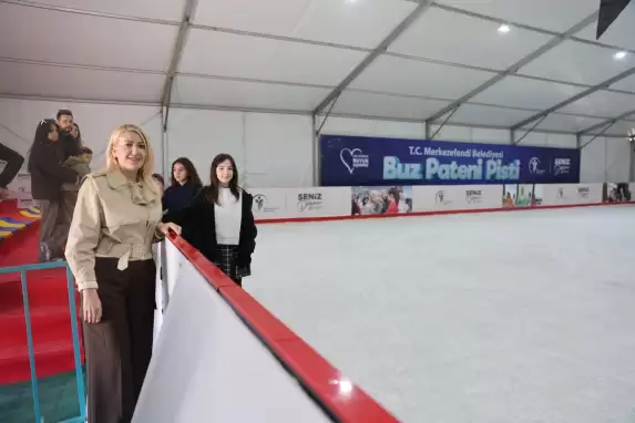 Merkezefendi'de buz pateni pisti açıldı