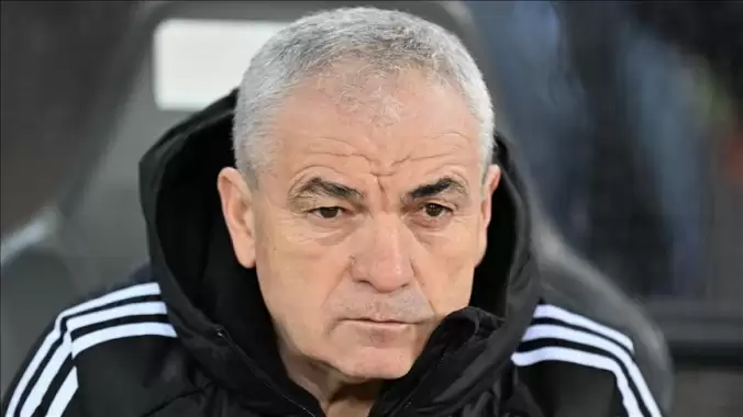 Rıza Çalımbay: Beşiktaş lige havlu atmadı!