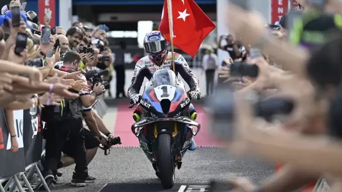 Toprak Razgatlıoğlu: "2027'de Marquez ile savaşmak istiyorum"