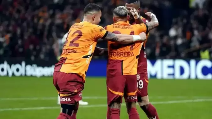 Galatasaray'ın iki yıldızı, istikrarlı oyunuyla öne çıkıyor! Abdülkerim Bardakcı ve Lucas Torreira...