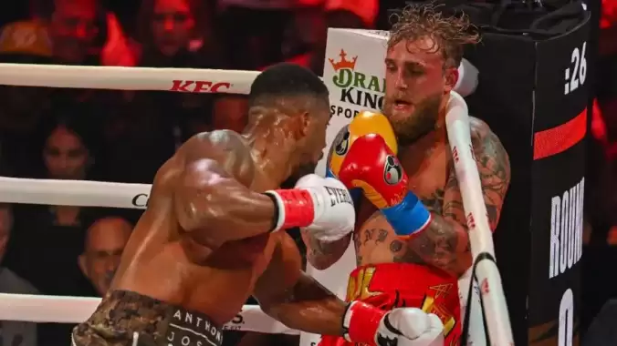 Anthony Joshua, eski sosyal medya fenomeni Jake Paul'u nakavt etti! Çenesi kırıldı...