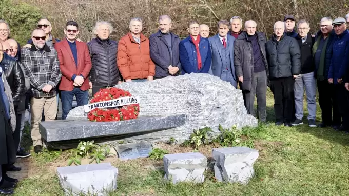 Türk futbolunun efsane ismi Özkan Sümer, mezarı başında anıldı
